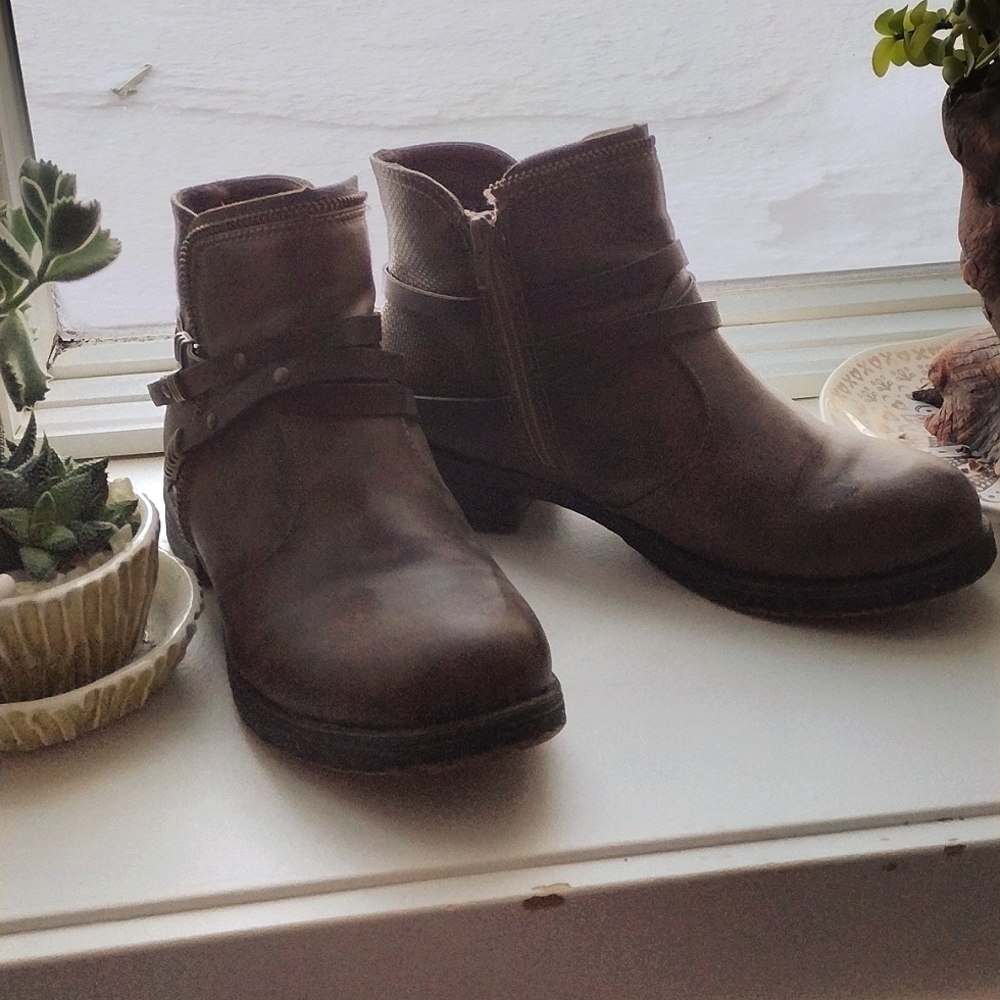 Maurices Brown zip booties